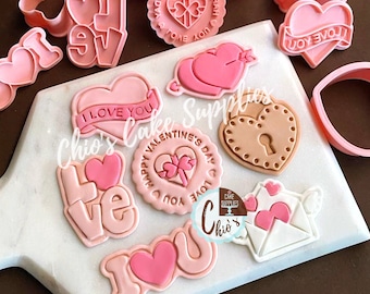 Valentine's Day Cookie Cutter With Embosser Stamp Set. Love Theme (16 Pieces)