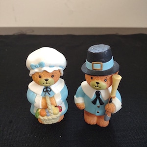 Vtg Enesco Teddy Bear Pilgrims Thanksgiving Salt and Pepper Shakers Set