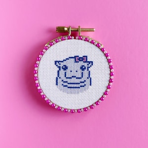 Patrón de punto de cruz de hipopótamo con lazo