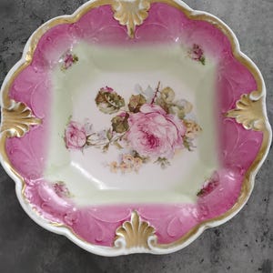 Ende 19.Jh. Handbemalte Servierschale aus Porzellan mit Rosa Rosen Dekor und Goldakzenten