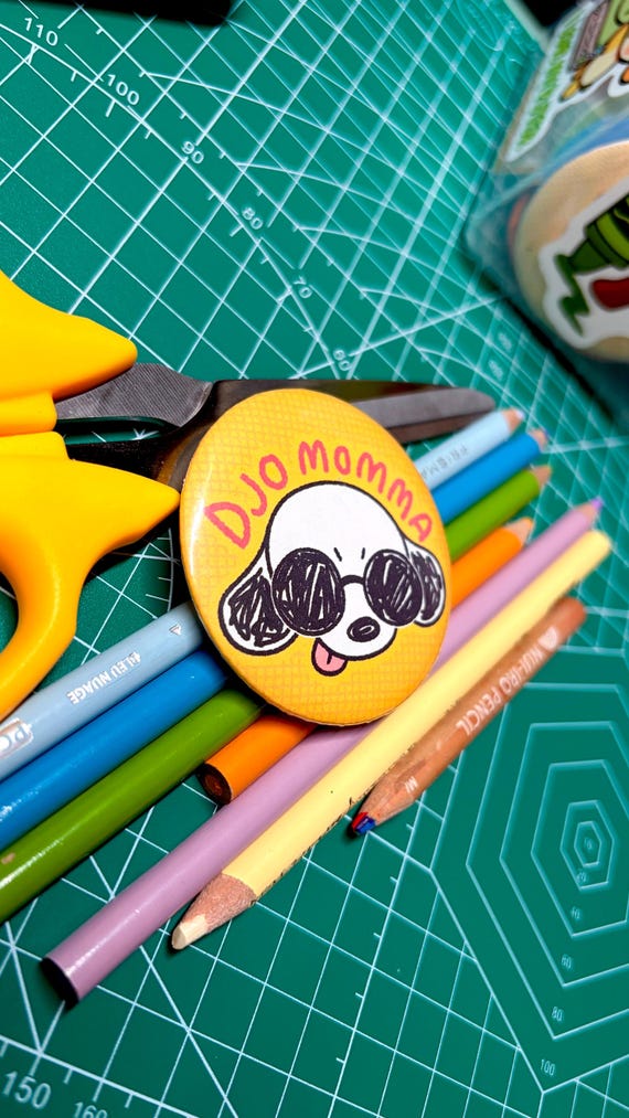 Djo Momma Button