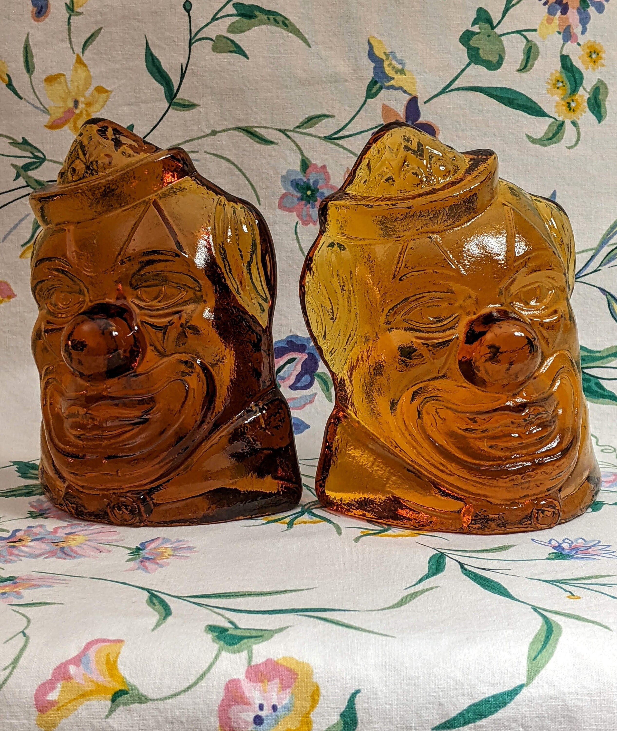 Magnifique et Rare Vintage Wheaton Industries Milieu Du Siècle Paire de Verre Ambré Souriant Clown B