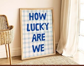 Stampa "Quanto siamo fortunati", stampa murale a scacchi blu, stampa murale alla moda, poster con frase minimalista, stampa tipografica, arredamento per appartamenti blu, digitale