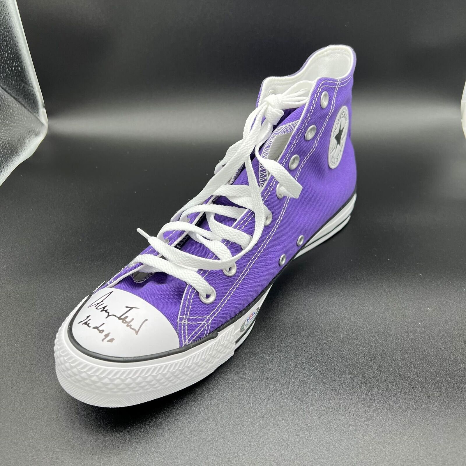 Lakers hotsell chuck taylors