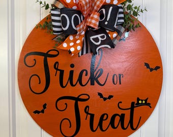 Trick or Treat Halloween Door Hanger, Fall Front Door Decor, Halloween Door Decor, Hello Pumpkin, Fall Decor, Pumpkin, Fall Door Hanger