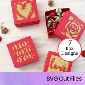 Pode incluir: Sete caixas de papel vermelho com designs de glitter dourado. Os designs incluem um coração, uma rosa, a palavra "love" e um padrão de "XO". As caixas são perfeitas para presentes de Dia dos Namorados.