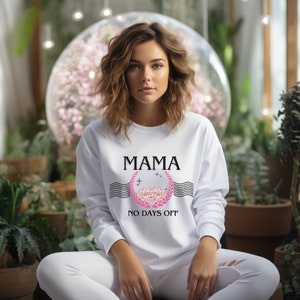 Mama No Day Off Sweatshirt, Mama Sweatshirt, Retro Mama Shirt, Boho Mama Crewneck Pullover, Mothers Day Gift, Gift For Mom, New Mom Gifts,