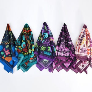 Einzigartige exotische Blumen Bandanas bunte ethnische inspiriert Original Art Boho Mandala Taschentuch Geschenk 100% Baumwolle Voile botanischer Haarschal Bild 2