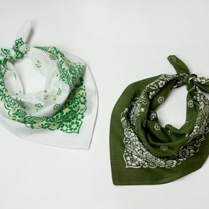 Bandanas floral vert olive blanc 100 % coton Bandanas botaniques écharpe unisexe bracelet fait main ensemble cadeau bandanas chat chien image 2