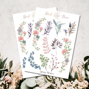 Pode incluir: Duas folhas de adesivos com ilustra&ccedil;&otilde;es em aquarela de flores e folhagens da primavera. Os adesivos s&atilde;o rotulados como "Stick with Dina" e "Spring Blossom".