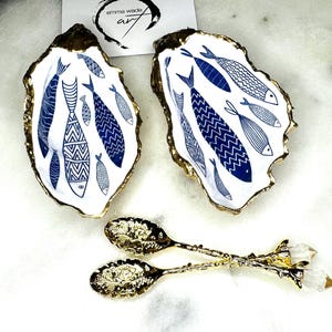 Austernschalen-Salz- und Pfefferstreuer: Blauer Fisch, Blattgold, Menage