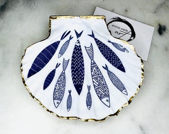 Einzigartige Blaue Fisch Jakobsmuschel Schmuckschale. Dorset Natürliche Jakobsmuschel Schmuckschale. Handvergoldet mit flüssigem Blattgold, versiegelt mit einem glänzenden Harz.