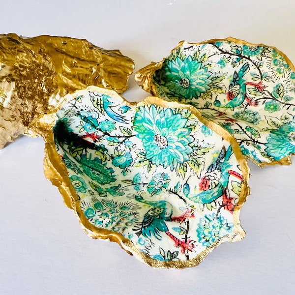 Beautiful Peacock Dorset Oyster Shell Trinket Dish. Ring dish, Jewellery Dish. Hand Painted with real Gold Leaf and sealed with epoxy resin.