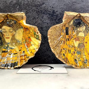 Gustav Klimt “The Kiss” Scallop Shell Trinket Dish | Gold Leaf Jewellery Dish | Handmade Coastal Decor | Two Design Options