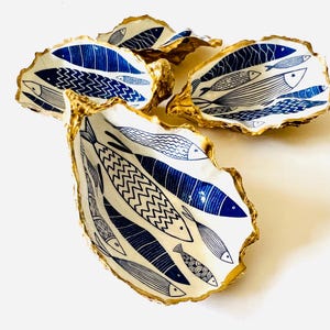 A beautiful Blue Fish Dorset Oyster Trinket Shell Dish. A unique & special gift, gilded with a liquid Gold Leaf and a crystal Gloss Resin.