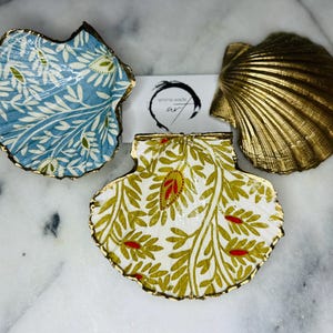 Samsara Scallop Shells Trinket Dish, Jewellery Dish, Nature Lover Gift. Painted with Liquid Gold Leaf and sealed with resin. 2 designs.