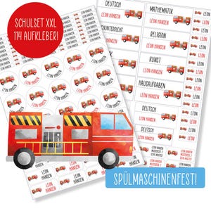 Könnte beinhalten: Ein Set mit 114 roten und weißen Schul-Etiketten im Feuerwehr-Design. Die Etiketten sind in verschiedenen Formen und Größen, darunter rund, rechteckig und oval. Die Etiketten tragen den Text "Schulset XXL 114 Aufkleber!" und "Spülmaschinenfest!" Die Etiketten sind für die Verwendung auf Schulsachen wie Bücher, Ordner und Lunchboxen gedacht.
