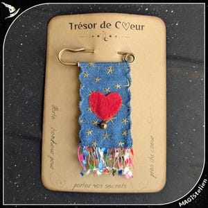 broche porte-bonheur en tissu, art textile, grigri de sac , coeur cousu main, bijoux amulettes, broche épingle