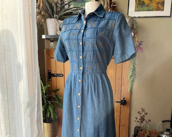 Vintage Early 90s Embroidered Denim Midi Dress / Retro 1990s Button-Up Tie Back Cottagecore Summer Dress with Floral & Abstract Embroidery