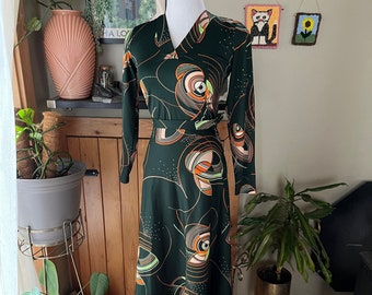 Vintage 70s Psychedelic Hippie Shirt & Skirt Set / Retro 1970s Groovy Green Abstract Patterned Maxi Dress Set / Sweetheart / XXS / ILGWU tag