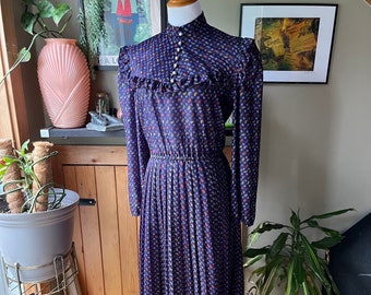 Vintage 70s ‘Top Act’ Purple Ditsy Paisley Ruffle Yoke Prairie Dress | Medium