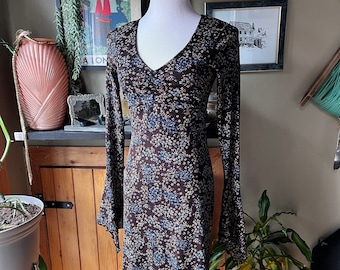 Vintage 90s Y2K Brown Ditsy Floral Flared Sleeve Bodycon Dress / Retro 1990s 00s Boho Fairycore Knee-Length Dress / Suzy Shier / Small