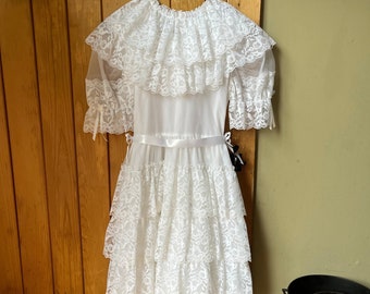 Vintage 90s Lacey White Flower Girl Dress / Retro 1990s Layered Floral Lace Ribbon Trim Child’s Dress / BBR / Small-Medium Girl’s Size