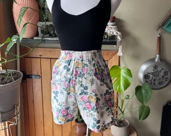Vintage 90s Romantic Floral Elastic Waistband Shorts / Retro 1990s Off-White Shorts with Pink & Yellow Rose Pattern / Express Petite / Small