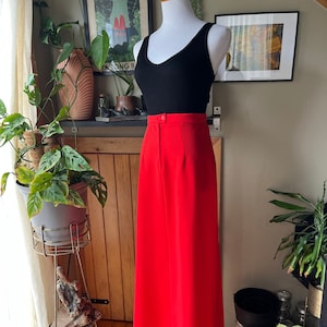 ヴィンテージ70年代の鮮やかなオレンジレッドのマキシスカート / レトロ1970年代の明るい朱色のダブルニットポリエステルロングAラインスカート / マッチメーカー：ウエスト28