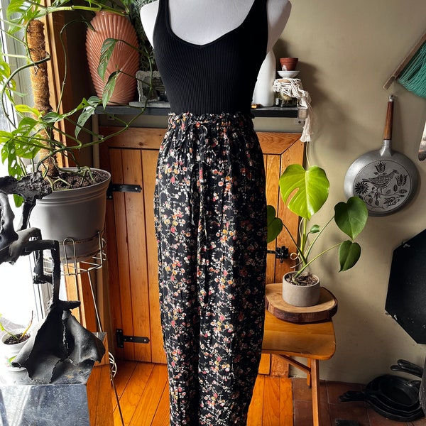 Vintage 90s Black Pink & Orange Floral Rayon Pants / Retro 1990s Loose Fit Boho Flower Print Pants / Casual Summer Pants / Dalmys / Small