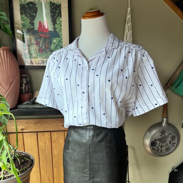 Vintage 80s Plus Size White Navy Striped Short-Sleeve Blouse / Retro 1980s Preppy Diamond & Stripe Patterned Button-Up Top / Golden Wings