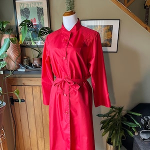 Vintage 70s Cherry Red Nylon Trench Coat / Retro 1970s Long Belted Lightweight Nylon Rain Jacket / Eaton / Medium-Large