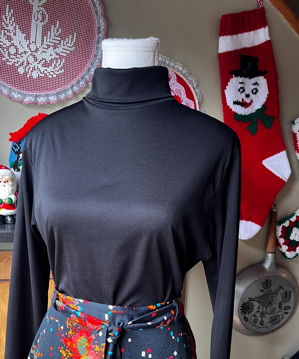 Vintage 70S Black Stretch Polyester Turtleneck Shirt / Retro 1970S Beatnik Gothic Mod High Neck Long-Sleeve Tee / The Tog Shop / Large