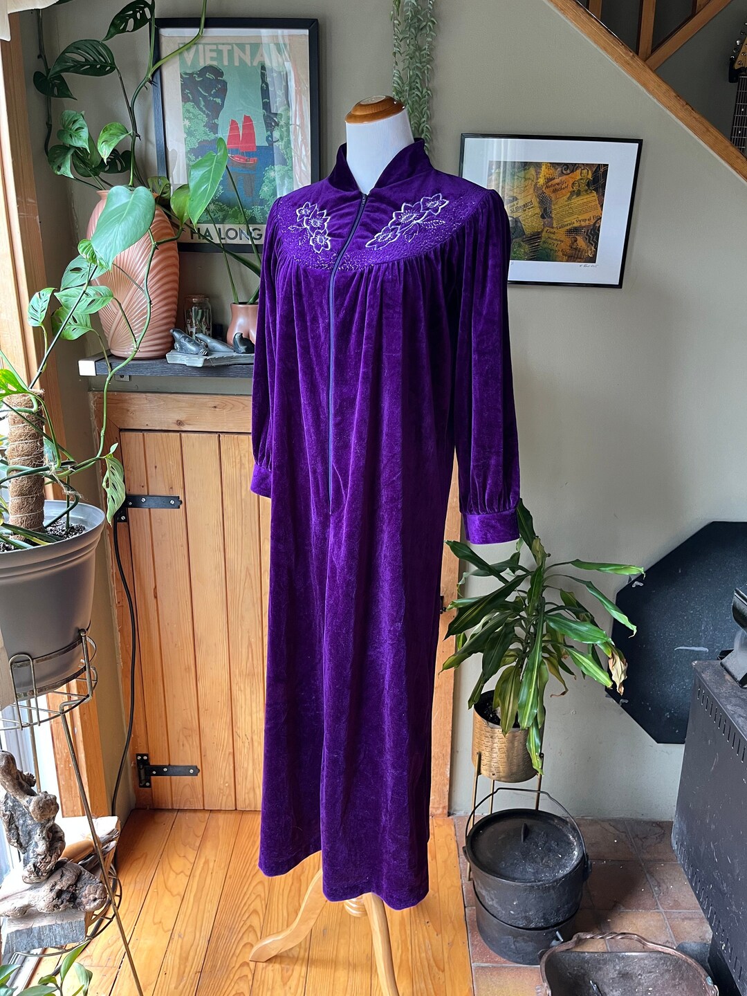 Vintage 80s Rich Purple Velour Housecoat / Retro 1980s Soft Royal Purple Floral Embroidered Zip ...