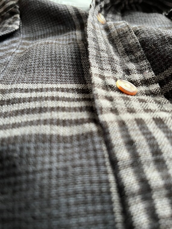 Vintage 90s Dark Grey Plaid Button-Up Shirt / Ret… - image 5