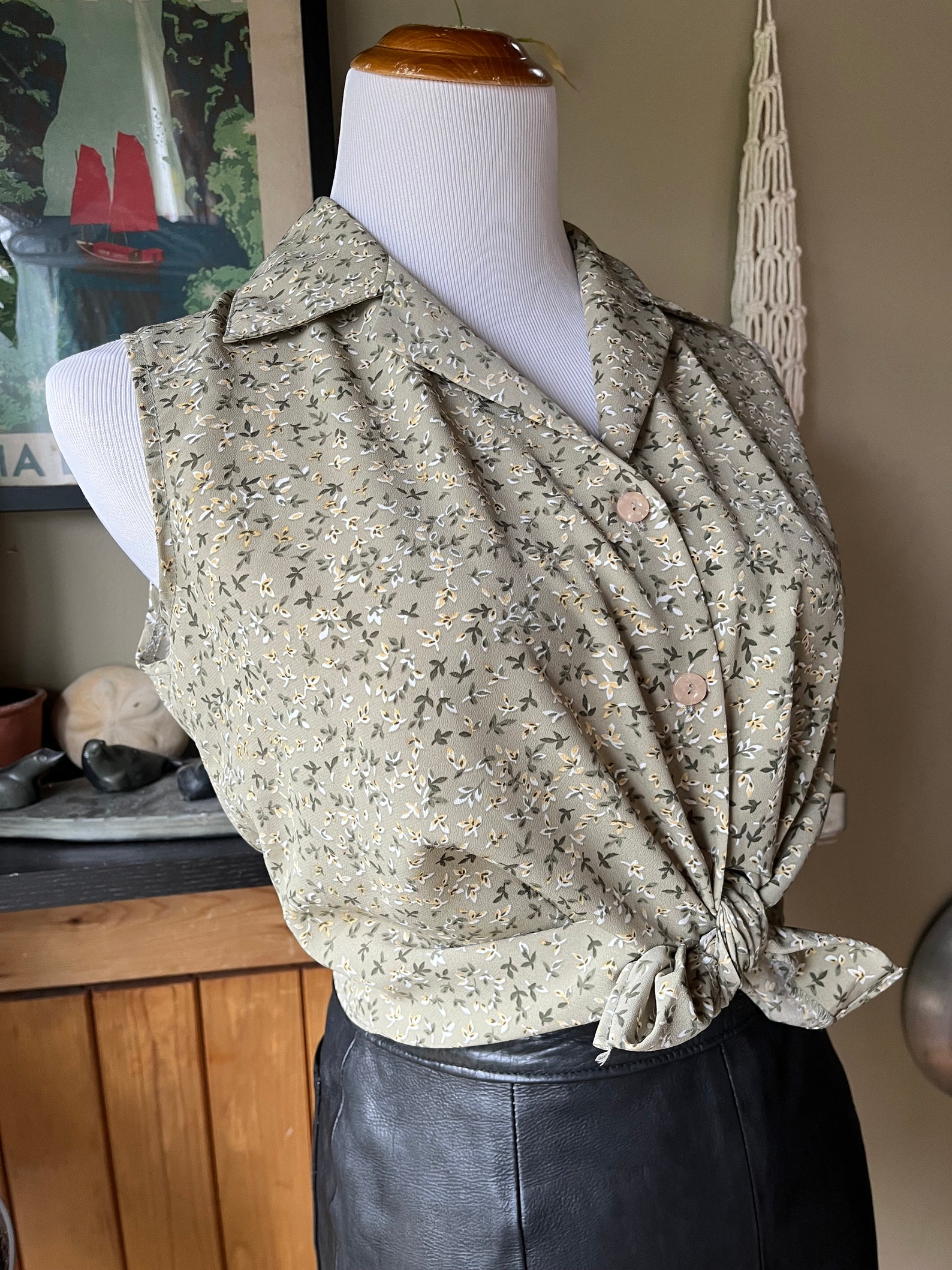 Vintage sage green floral button shirt... L - /XL ^^^ main image 1