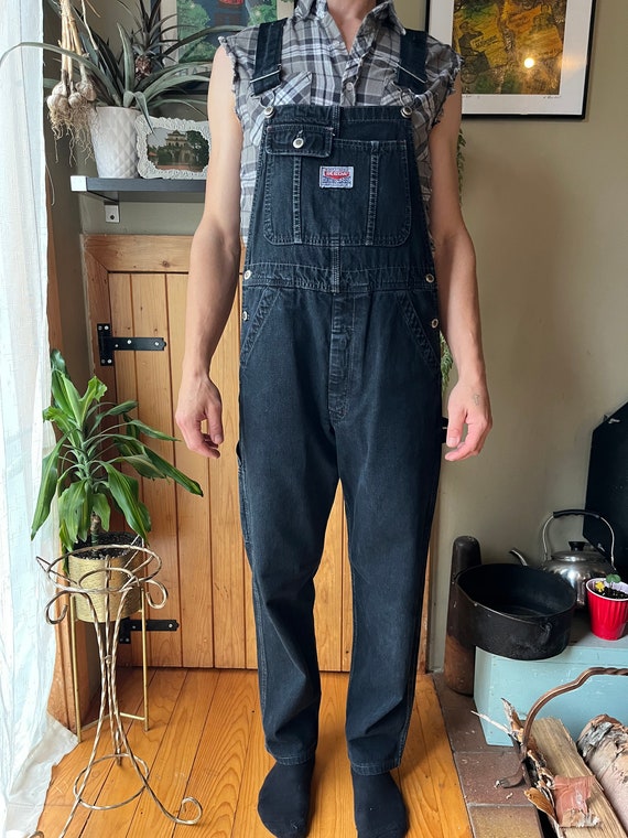 Brown overalls with mockneck sweater  Overalls men fashion, Overalls  fashion, Streetwear men outfits