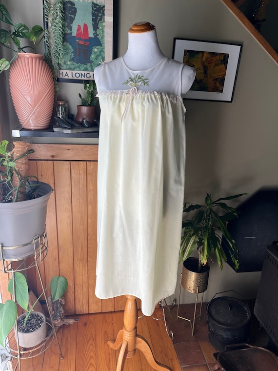 Vintage 60s Pale Yellow Babydoll Nightgown / Retr… - image 1