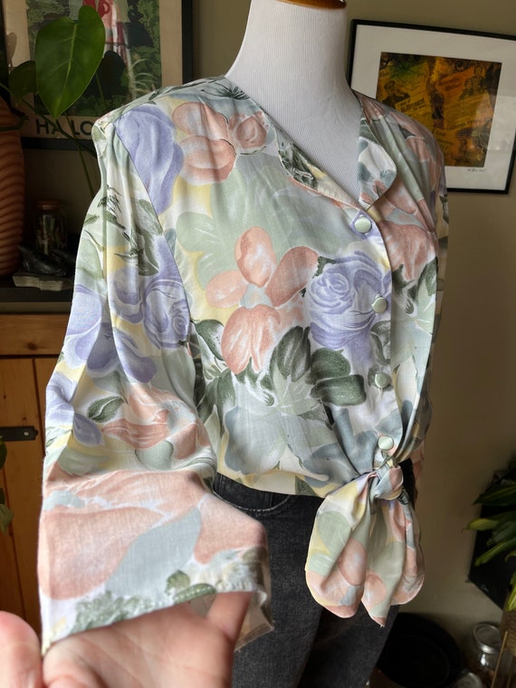 Vintage 80s Rayon Floral Button Up Blouse / Retro… - image 8