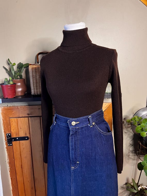 Nostalgia Cut-Out Waist Turtleneck Knee Length Dress Chocolate