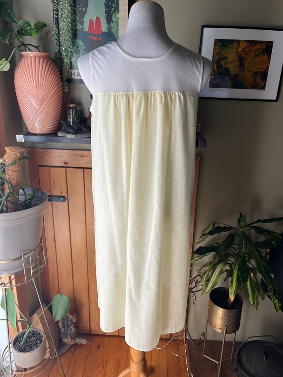 Vintage 60s Pale Yellow Babydoll Nightgown / Retr… - image 9