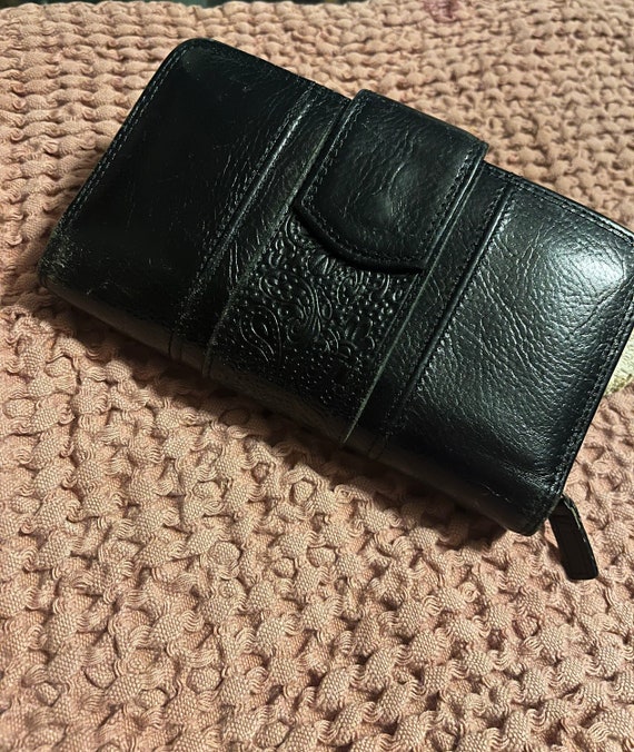 Vintage 80s 90s Black Genuine Leather Wallet / Retro 1990s Unisex Embossed Paisley Print Checkbook / Western / Rocker - Etsy Vintage 80s 90s Black Genuine Leather Wallet / Retro 1990s Unisex Embossed Paisley Print Checkbook / Western / Rocker - Etsy
