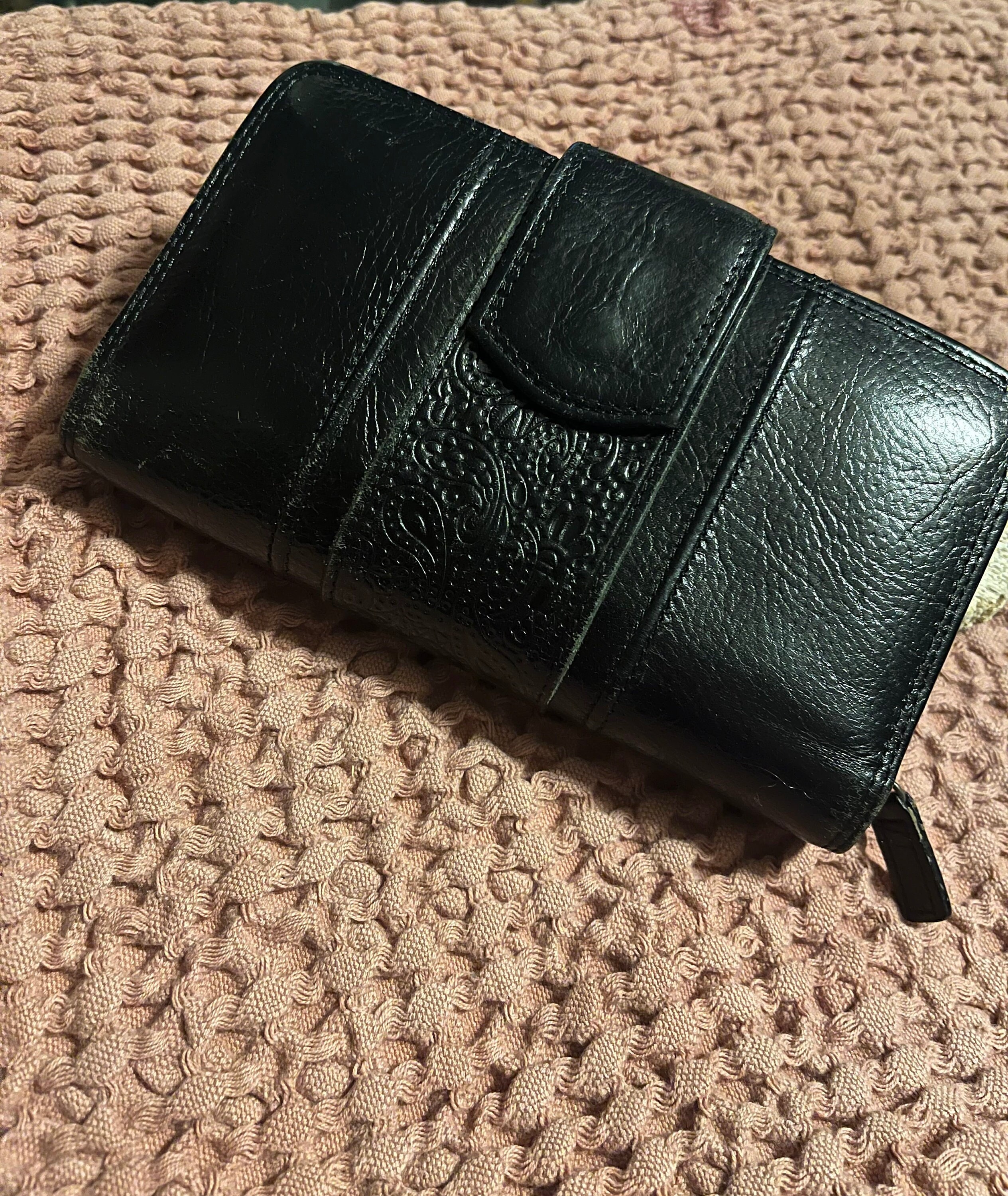 Black Leather Gucci Stripe Checkbook Wallet — Twin Hearts Vintage