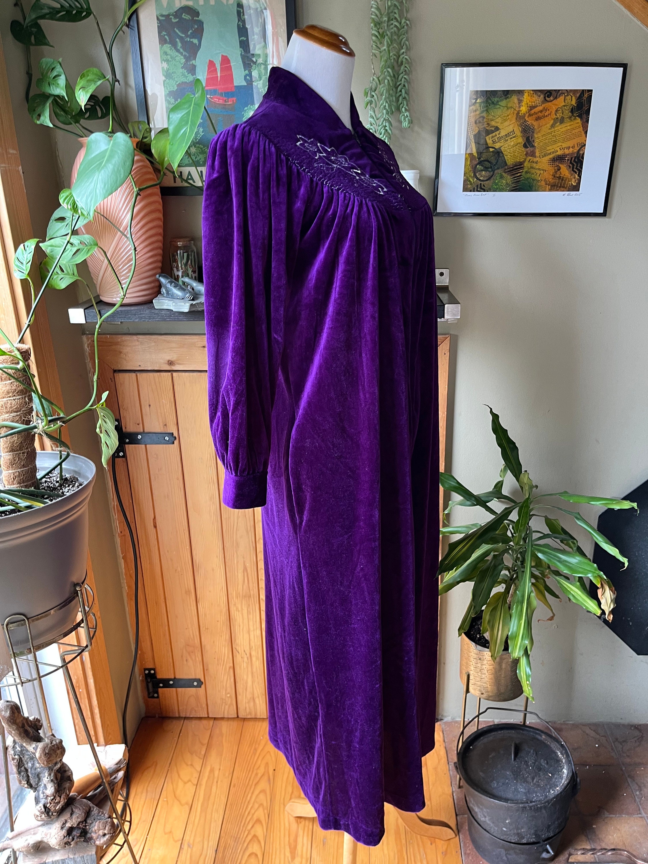 Vintage 80s Rich Purple Velour Housecoat / Retro 1980s Soft Royal ...