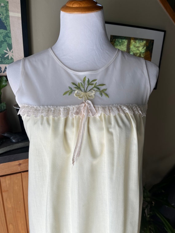 Vintage 60s Pale Yellow Babydoll Nightgown / Retr… - image 3