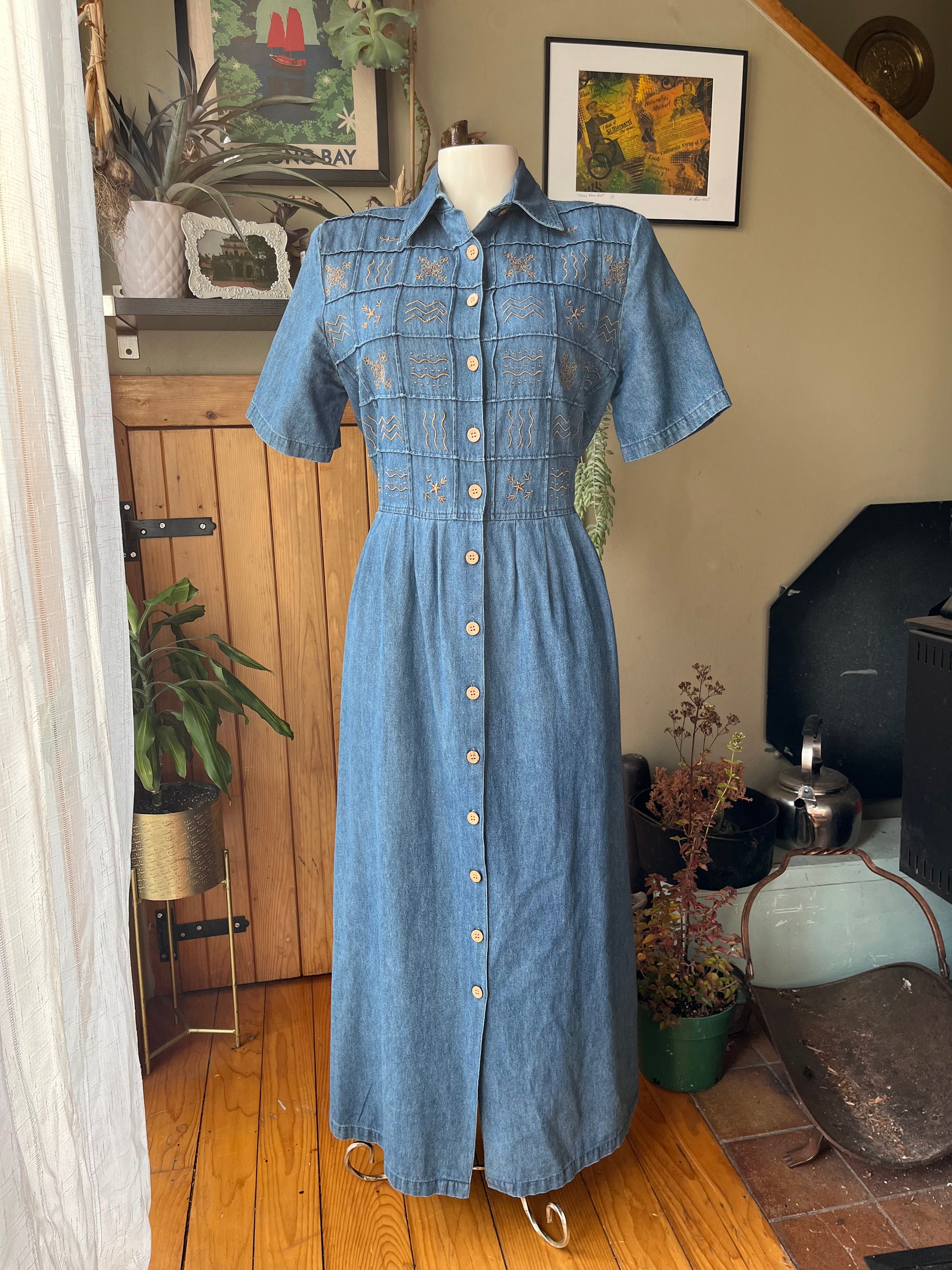 Ameri　ADORABLE BACK RIBBON DENIM DRESS Zuma Belted A-Line Denim Mini Dress – VICI