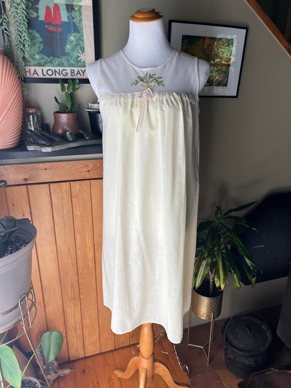 Vintage 60s Pale Yellow Babydoll Nightgown / Retr… - image 2