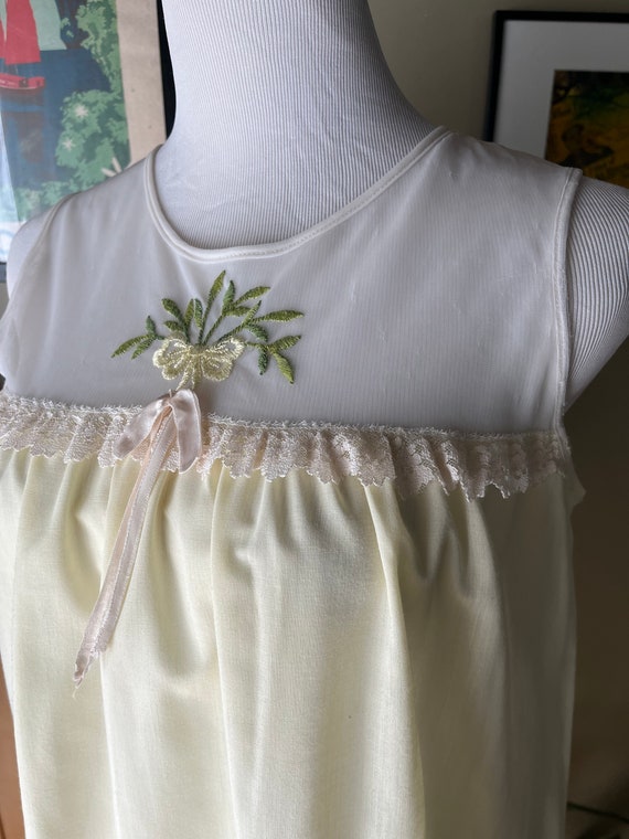 Vintage 60s Pale Yellow Babydoll Nightgown / Retr… - image 4