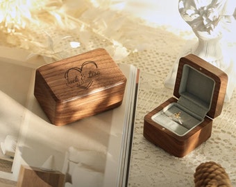 Personalisierte Schwarz Nussbaum Holz Ring Box, Vorschlag Verlobungsring Box mit Namen, Ehering Träger, Jubiläum Geschenk, Gravieren Ring Box