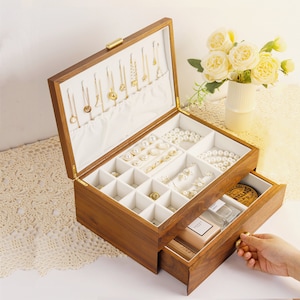Portagioie in noce inciso per donna, portagioie in legno massello di alta qualità, organizer per collana e orologio, regalo di compleanno e anniversario per la moglie